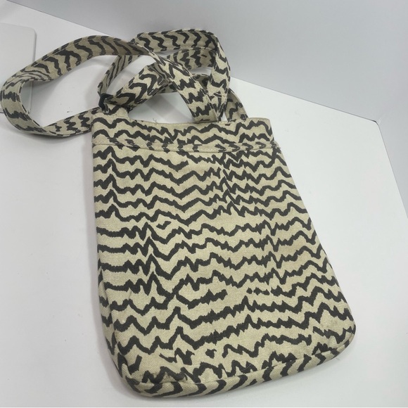 Kavu Canvas Brown & Cream Crossbody - Picture 2 of 13